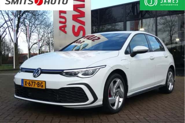 Volkswagen Golf (2021) thumbnail 1