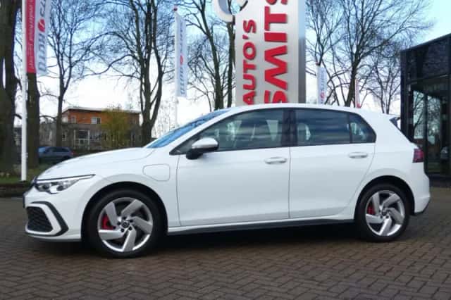 Volkswagen Golf (2021) thumbnail 2