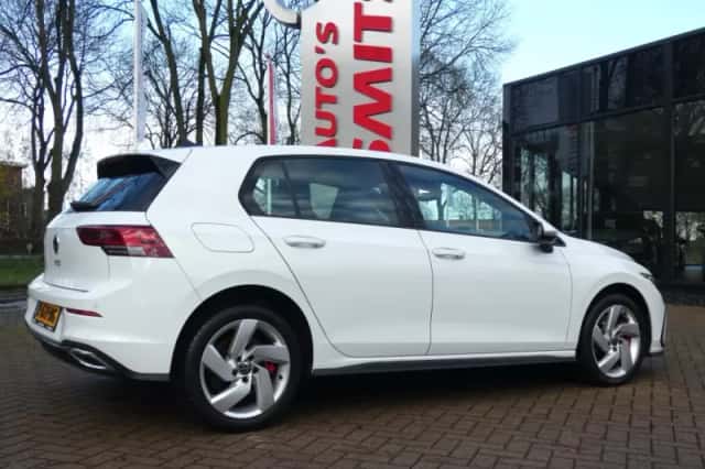 Volkswagen Golf (2021) thumbnail 3