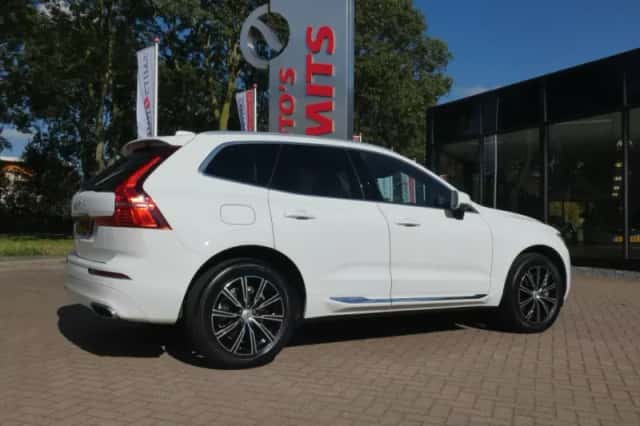 Volvo XC60 (2019) thumbnail 3