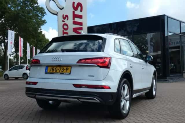 Audi Q5 (2022) thumbnail 4