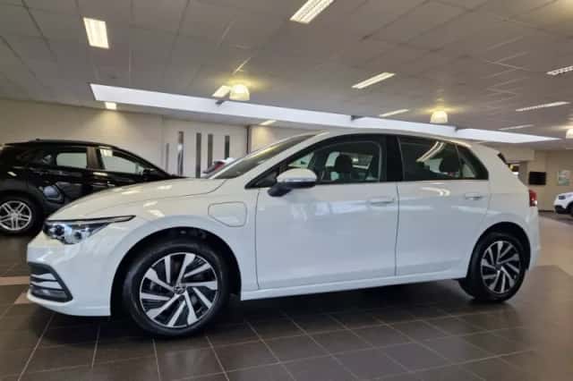 Volkswagen Golf (2021) thumbnail 2