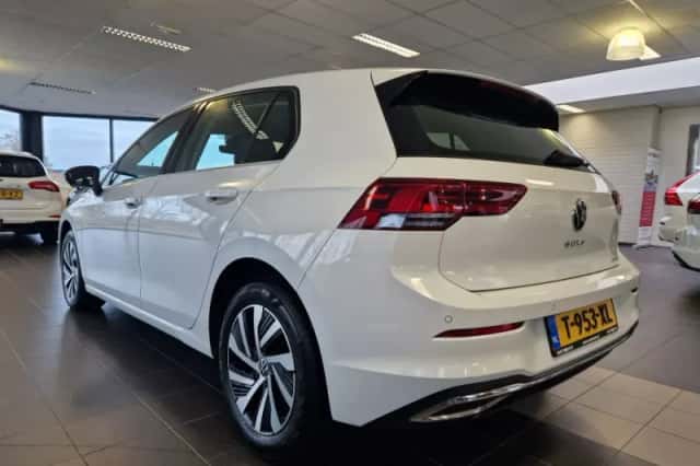 Volkswagen Golf (2021) thumbnail 3