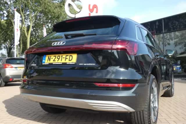 Audi e-tron (2020) thumbnail 5