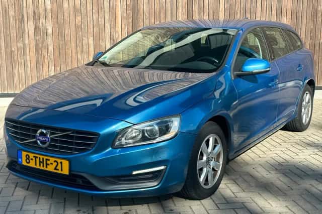 Volvo V60 (2014) thumbnail 1