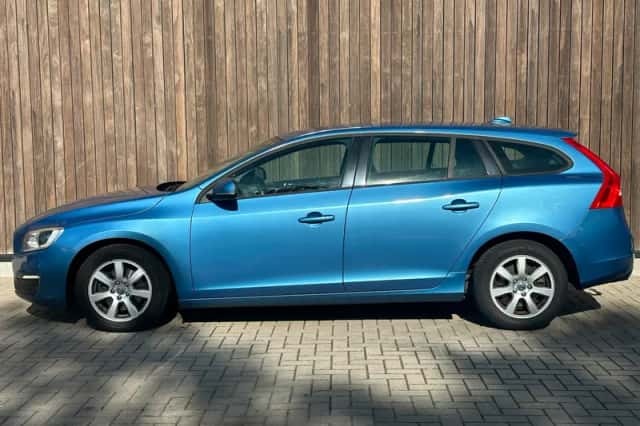 Volvo V60 (2014) thumbnail 2