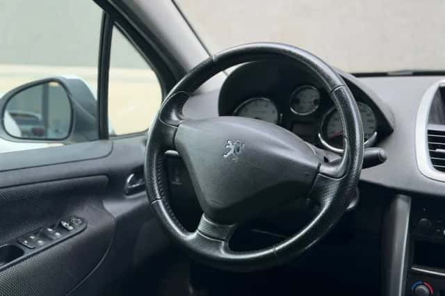 Peugeot 207 (2009) thumbnail 3
