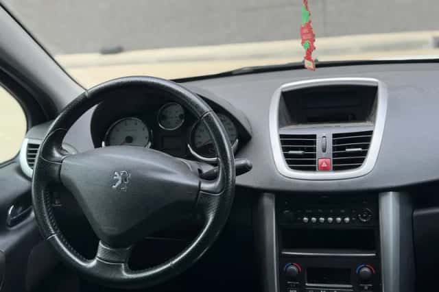 Peugeot 207 (2009) thumbnail 6
