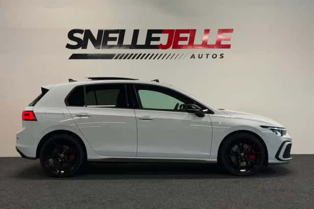 Volkswagen Golf (2022) thumbnail 2