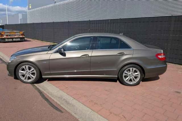 Mercedes-Benz E-Klasse (2010) thumbnail 2