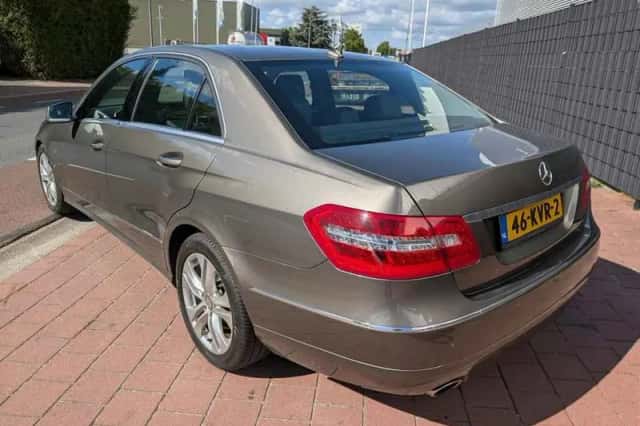 Mercedes-Benz E-Klasse (2010) thumbnail 3