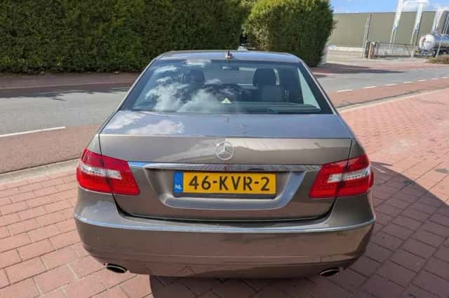 Mercedes-Benz E-Klasse (2010) thumbnail 4