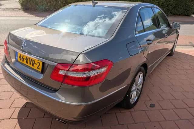 Mercedes-Benz E-Klasse (2010) thumbnail 5