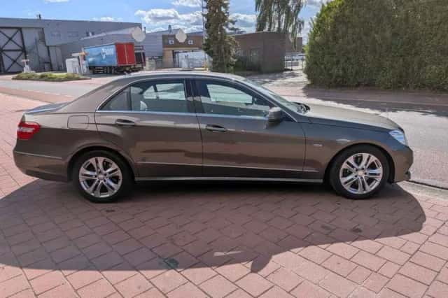 Mercedes-Benz E-Klasse (2010) thumbnail 6