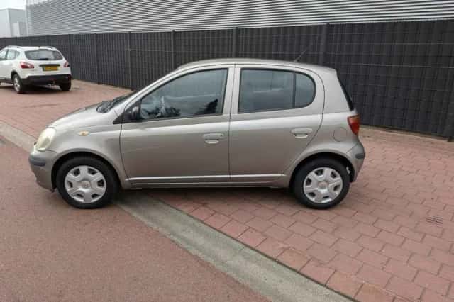 Toyota Yaris (2004) thumbnail 2