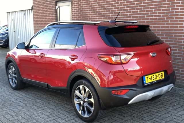 Kia Stonic (2020) thumbnail 3