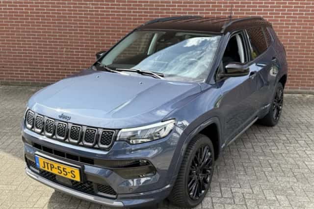 Jeep Compass (2022) thumbnail 2