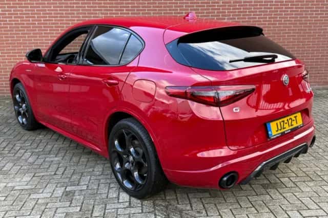 Alfa Romeo Stelvio (2022) thumbnail 4
