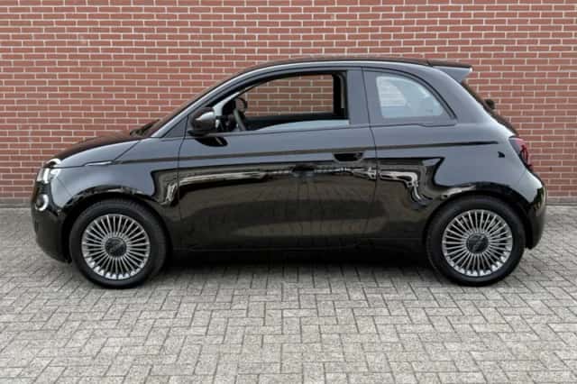 Fiat 500e (2022) thumbnail 3