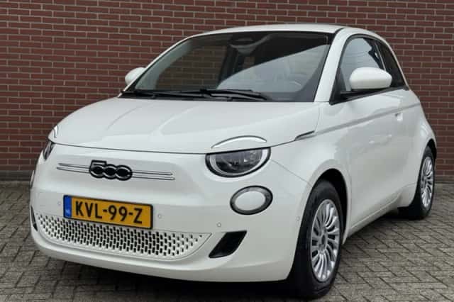 Fiat 500e (2024) thumbnail 2