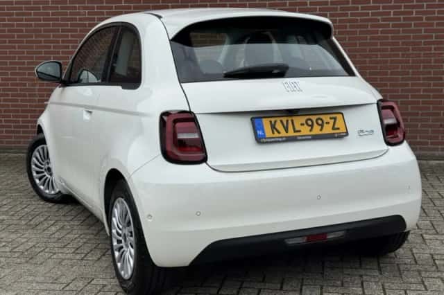 Fiat 500e (2024) thumbnail 5