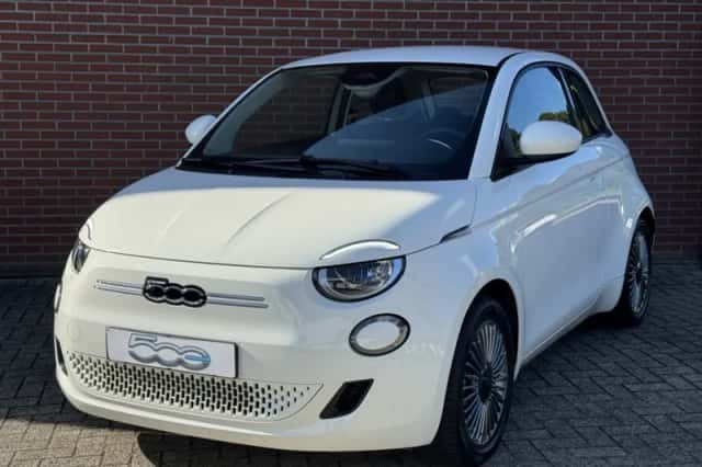 Fiat 500e (2023) thumbnail 2