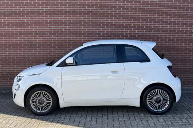 Fiat 500e (2023) thumbnail 3