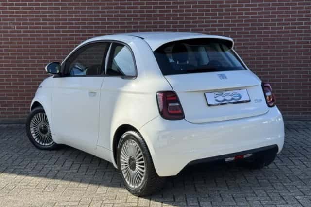 Fiat 500e (2023) thumbnail 4