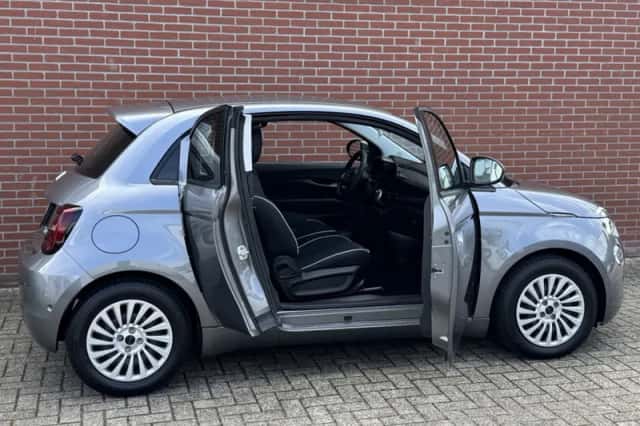 Fiat 500e (2023) thumbnail 2