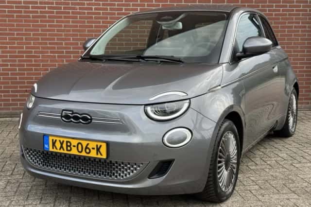 Fiat 500e (2023) thumbnail 2