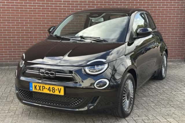 Fiat 500e (2023) thumbnail 2