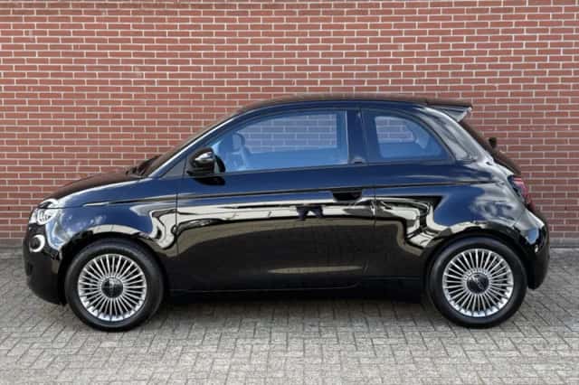 Fiat 500e (2023) thumbnail 3