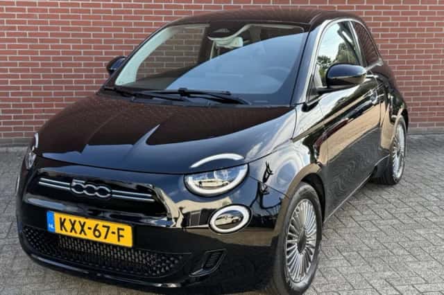Fiat 500e (2023) thumbnail 2