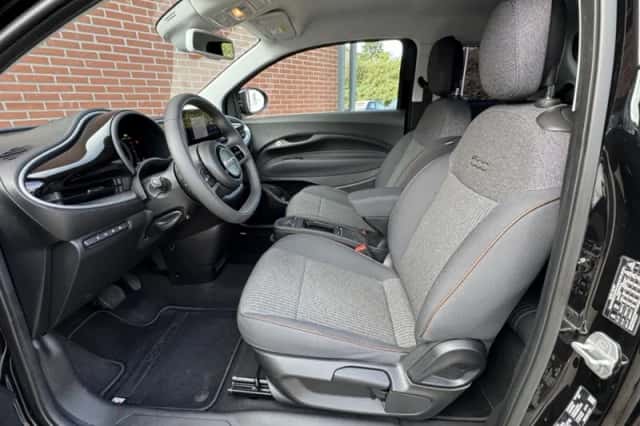 Fiat 500e (2023) thumbnail 5