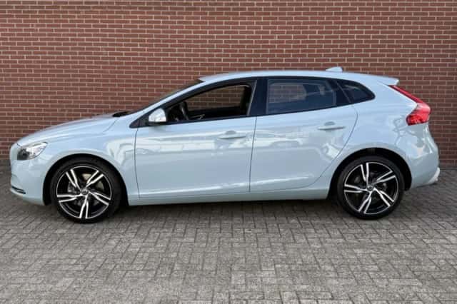 Volvo V40 (2018) thumbnail 3