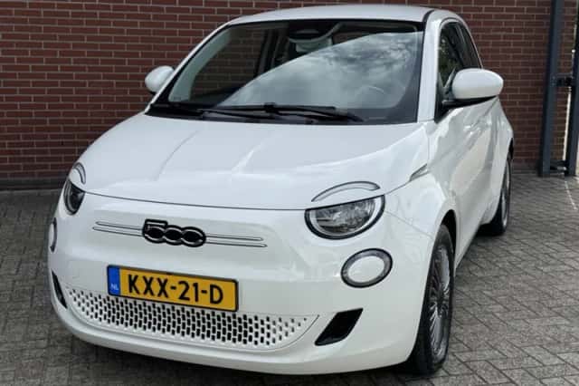 Fiat 500e (2022) thumbnail 2