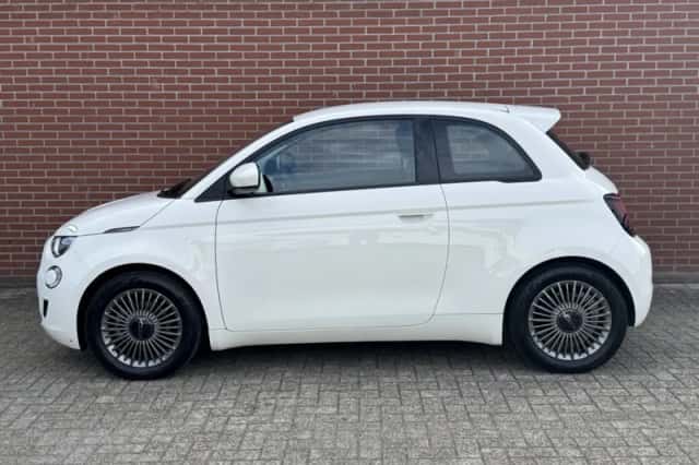 Fiat 500e (2022) thumbnail 3