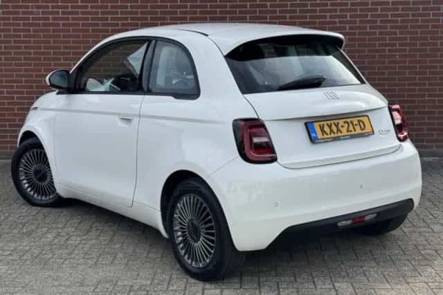 Fiat 500e (2022) thumbnail 4