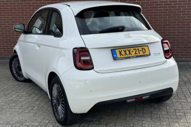 Fiat 500e (2022) thumbnail 5