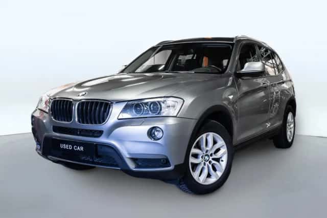 BMW X3 (2013) thumbnail 2