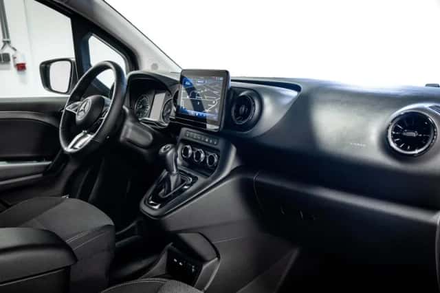 Mercedes-Benz eCitan (2024) thumbnail 3