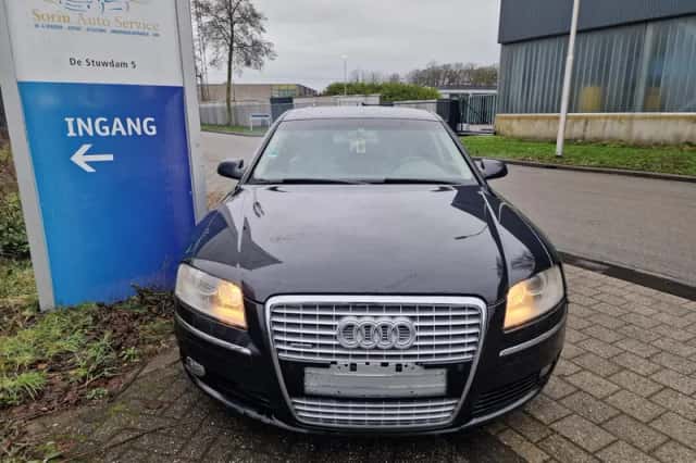 Audi A8 (2007) thumbnail 2