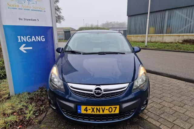 Opel Corsa (2014) thumbnail 2