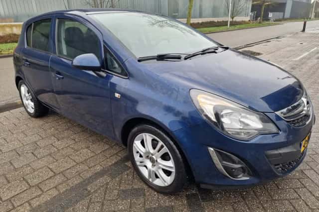 Opel Corsa (2014) thumbnail 3