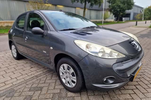 Peugeot 206 (2011) thumbnail 3