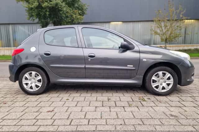 Peugeot 206 (2011) thumbnail 4