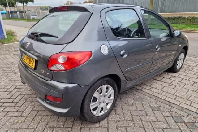 Peugeot 206 (2011) thumbnail 6