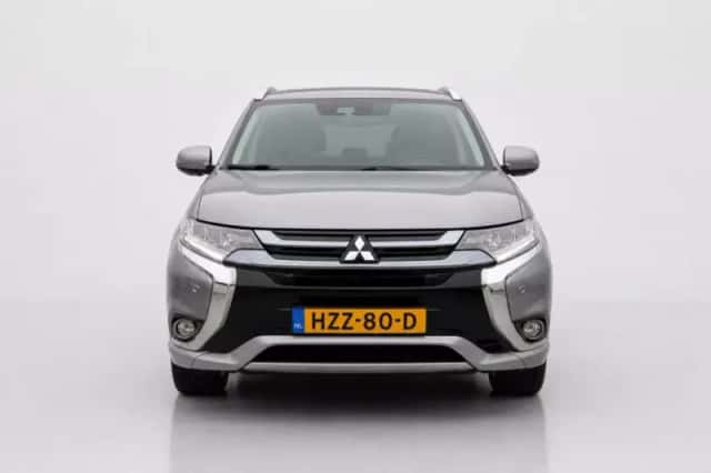 Mitsubishi Outlander (2018) thumbnail 5