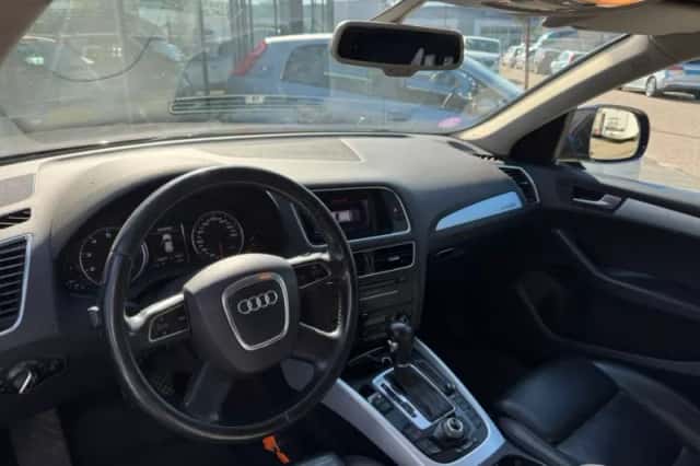 Audi Q5 (2011) thumbnail 2