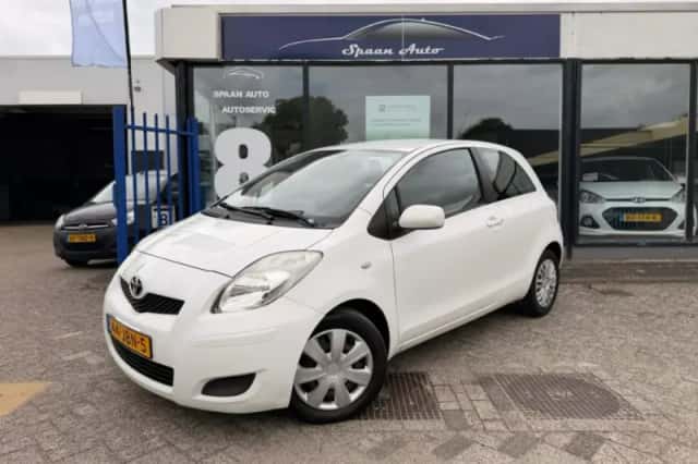 Toyota Yaris (2009) thumbnail 1